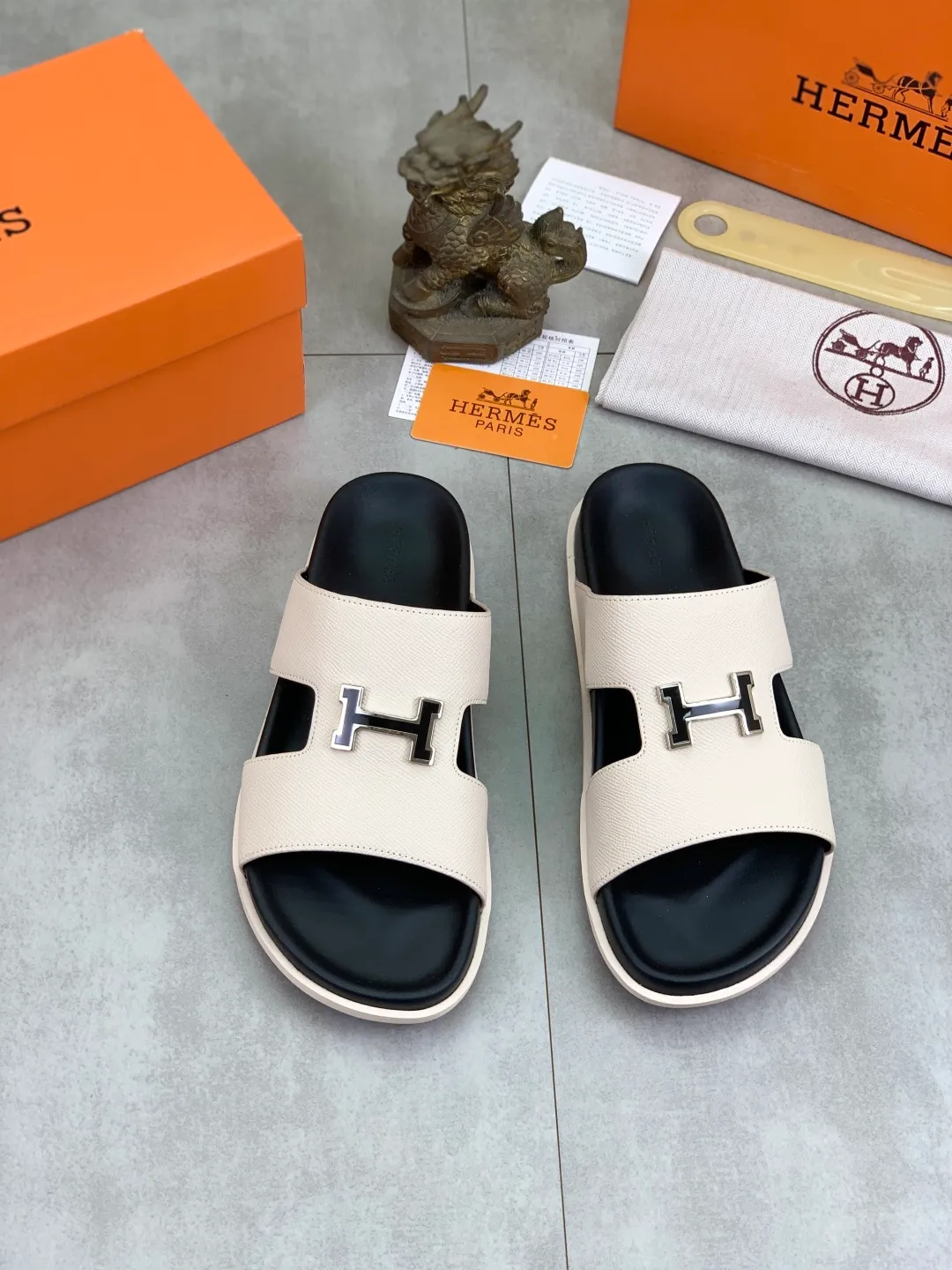 Men's shoes 💰P440 New [HERMES] high-end quality new Hermès slippers, made of imported calfskin, wear-resistant and non-slip rubber outsole. Fashionable and elegant code number: 39-44 (38 45 46 customized)